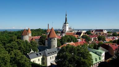 estland_harjumaa_tallinn_stadsmuur_kerk_torens_zee_pixabay