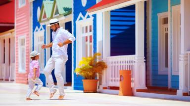 colombia_algemeen_straatbeeld_dansen_vader-met-zoon_b_brochure2020