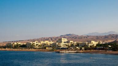 jordanie_aqaba_kustlijn_landschap_zee_f.jpg