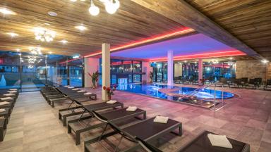 Vaya Fieberbrunn_Oostenrijk_fine-living-resort_ Wellness Indoor Pool 03