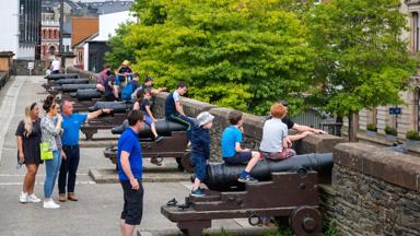 noord-ierland_derry_stadsmuren_kanon_kinderen_copyright_visit-derry