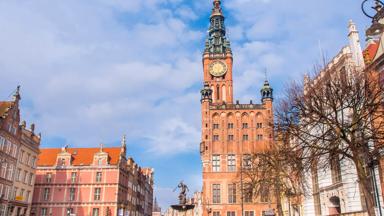 polen_pomeranian_gdansk_dluga-street_gdansk-town-hall_neptunes-fontein_gotisch_getty