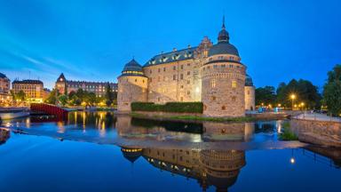 zweden_orebro_orebro-kasteel_avondlicht_shutterstock_696462433