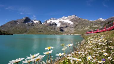 Rhaetische Bahn/RhB - Der Bernina Express entlang des Lago Bianco. Eine Fahrt von den Gletschern zu den Palmen...Rhaetian Railway/RhB - Bernina Express running beside Lake Bianco. ..Ferrovia retica/FR - Il Bernina Express lungo il Lago Bianco. Un viaggio dai ghiacciai alle palme...Copyright by Rhaetische Bahn By-line: swiss-image.ch/Christoph Benz