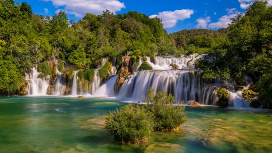 Skradinski-Buk-Waterval-Krka-Nationaal-Park-Dalmatie-Kroatie-GettyImages-1324679503