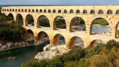frankrijk_provence_nimes_pont-du-gard_romeinse-brug_kano_rivier_GettyImages-146272073