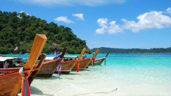 thailand_algemeen_bootje_andaman zee_krijtrotsen_strand_b