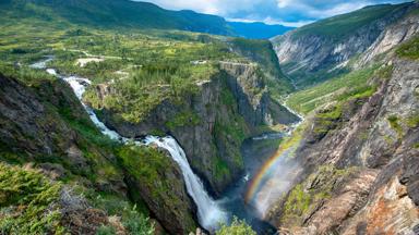 noorwegen_vestland_eidfjord_hardangervidda_voringsfossen_waterval_kloof_regenboog_shutterstock