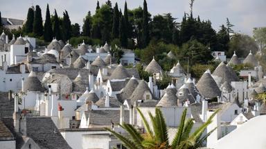 italie_apulie_alberobello_trullo_overzicht_dorp_pixabay