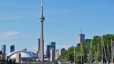 canada_toronto_skyline_b_brochure2020_1