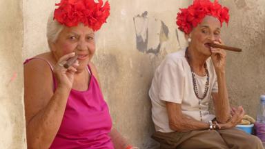 cuba_algemeen_vrouwen met sigaar_w