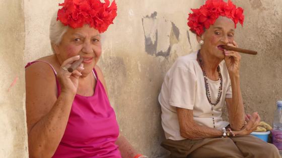 cuba_algemeen_vrouwen met sigaar_w