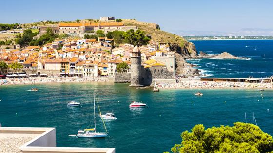 frankrijk_languedoc-roussillon_collioure_baai-haven-strand-bootjes_shutterstock