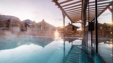 Vaya Fieberbrunn_Oostenrijk_fine-living-resort_ Wellness Outdoor Pool 01