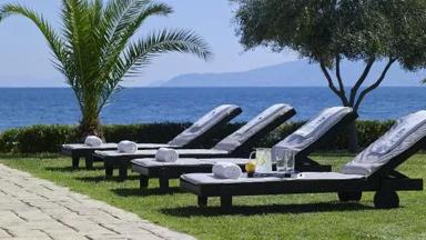 hotel_griekenland_eretria_avantissuiteshotel_ligstoelen