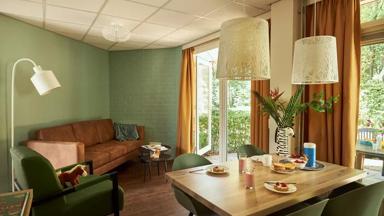 Nederland_Vinkel_Vakantiepark_Dierenbos_Bungalow_Fazant_Woonkamer