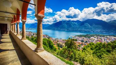 zwitserland_ticino_locarno_lago-maggiore_madonna-de-sasso-kerk_uitzicht_shutterstock