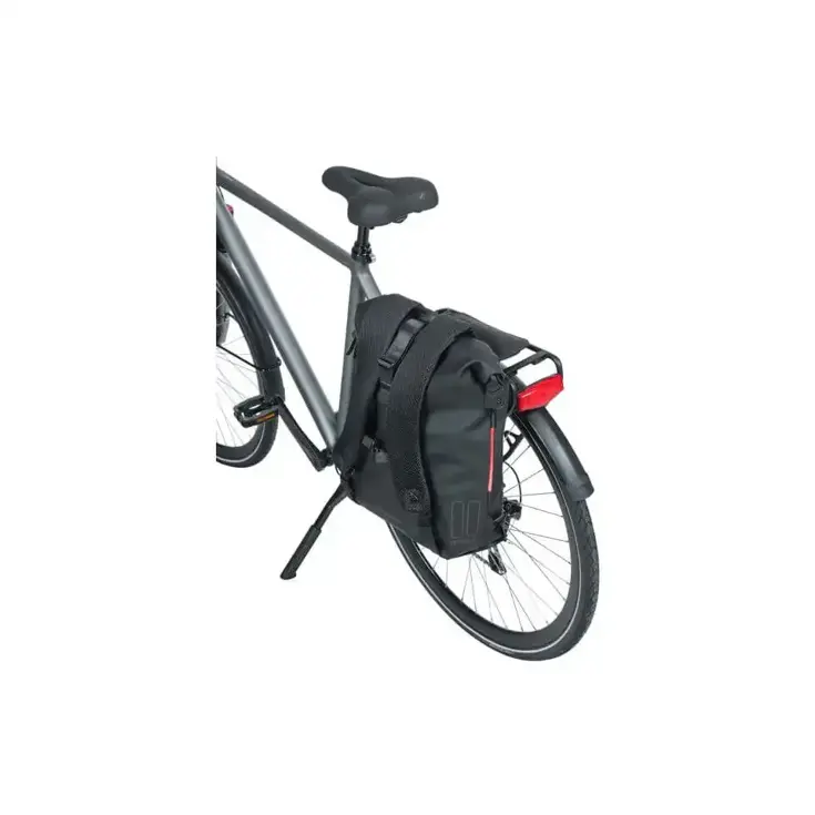 Basil rugtas SoHo Nordlight night zwart 17L