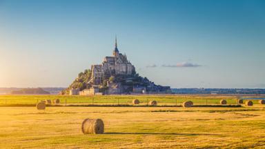 wandelrondreis_frankrijk_bretagne_s-cape_mont-saint-michel_hooibalen_crt_bretagne