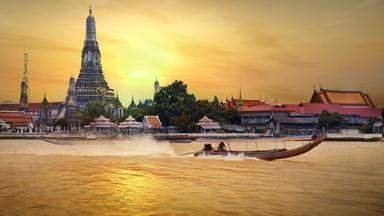 thailand_bangkok_wat-arun_chao-praya-rivier_longtailboot_b.jpg
