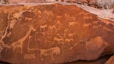 namibie_damaraland_twyfelfontein_rotstekeningen_b