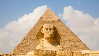 egypte_cairo_piramide_sphinx_mens_kameel_vooraanzicht_getty
