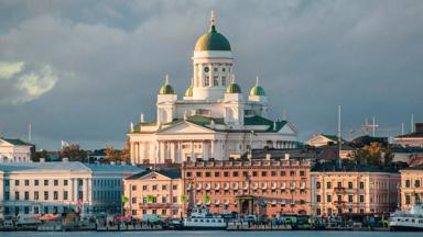 finland_uusimaa_helsinki_witte-domkerk_neoklassiek_water_boten_haven