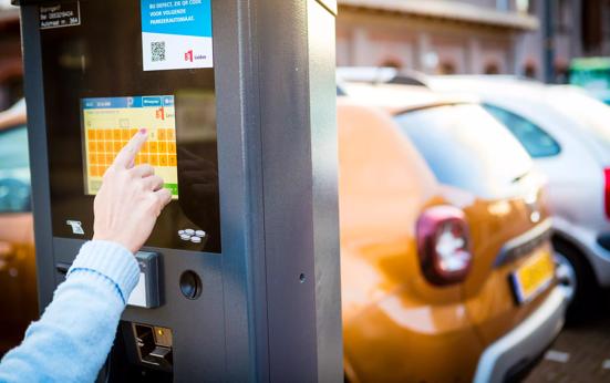 Waarschuwing voor valse QR-codestickers op parkeerautomaten