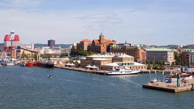 zweden_gotland_goteborg_haven_boten_stad_gekleurde-huizen_kerk