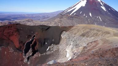 nieuw-zeeland_tongariro-national-park_tongariro-crossing_vulkaan_wandelen_wandeling_krater_uitzicht_w.jpg