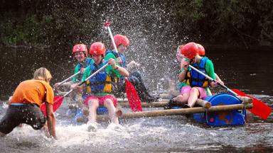 belgie_luxemburg_hotton_vlot-varen_kinderen_plezier_copyright-camping-pont-de-deulin