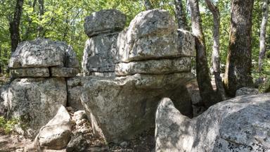 frankrijk_ardeche_bois-de-paiolive_rotsen-opstapeling_shutterstock