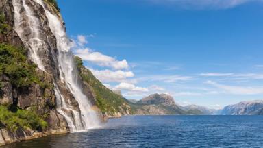 noorwegen_rogaland_lysefjord_waterval_boottocht_fjord_shutterstock_1669892617