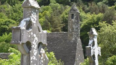 ierland_zuidoost_wicklow-mountains_Glendalough-church