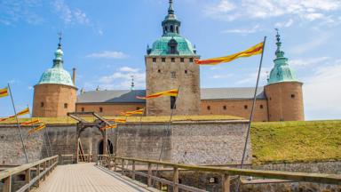 zweden_smaland_kalmar_kasteel_ophaalbrug_vaandel_shutterstock_1564857220