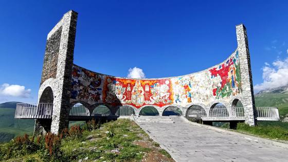 georgie_mtscheta-mtianeti_gudauri_view-point_friendship-monument_1_f.jpg