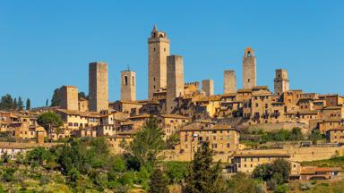 italie_toscane_san-gimignano_skyyline_torens_dorp_heuvel_shutterstock_1083081695