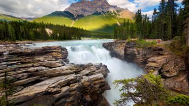 canada_alberta_jasper_np_athabasa-falls_waterval_getty