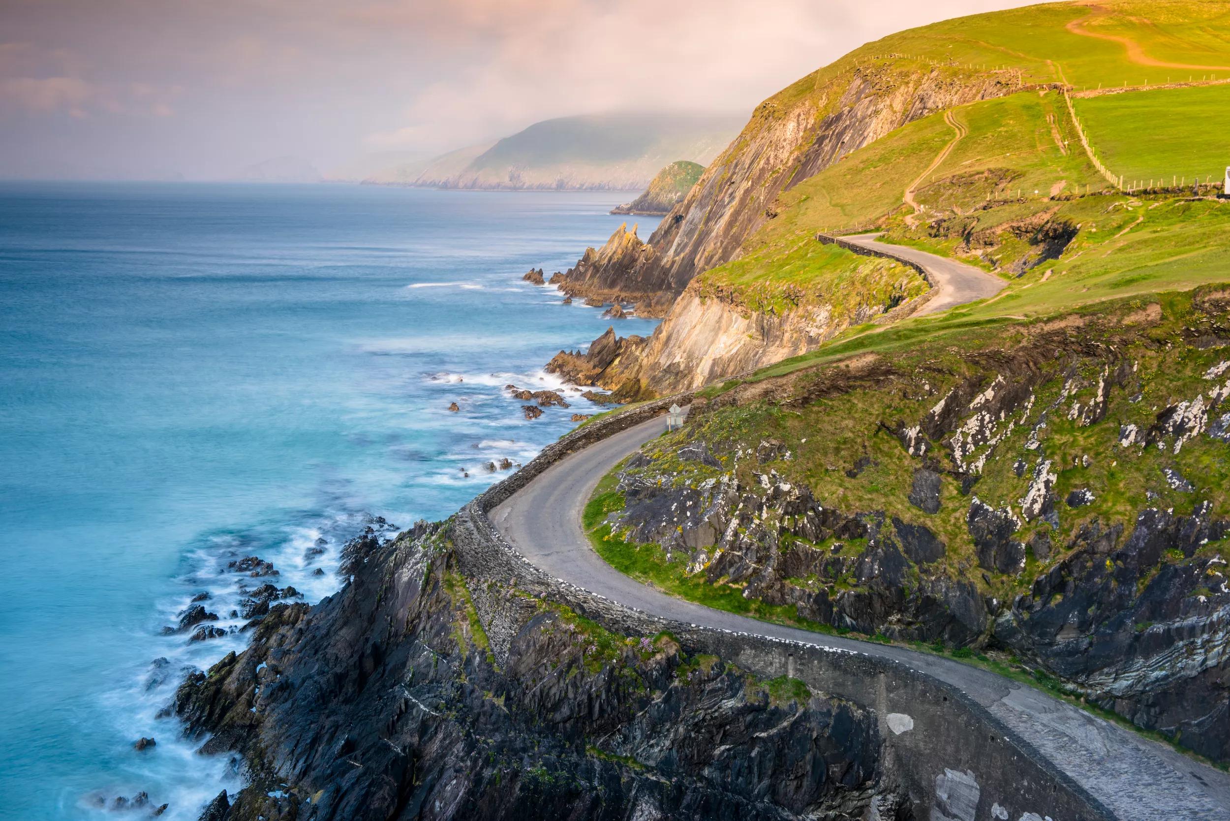 Coumeenoole beach (Slea Head), Dingle peninsula, County Kerry, Munster province, Ireland, Europe.