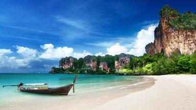 thailand_krabi_strand_longtailboot_krijtrotsen_zee_b