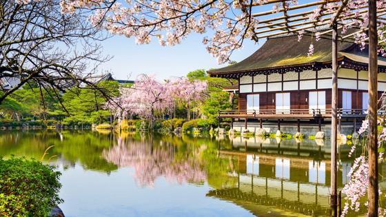 japan_kyoto_heian-shrine_tuin-huis-bomen_Shutterstock