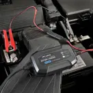 AC008 4 fase Automatisch acculader 0,8A, 12V