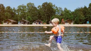 Nederland_Vinkel_Vakantiepark_Dierenbos_Zwemmeertje