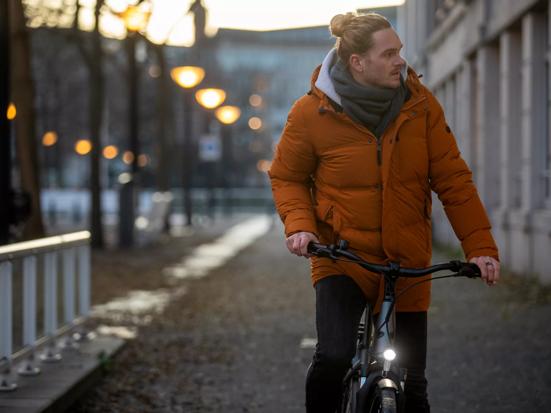 Fietsen met licht aan