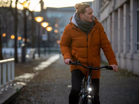 Fietsen met licht aan