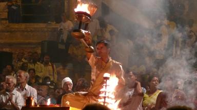 india_uttar-pradesh_varanasi_aarti-ceremonie_1_w