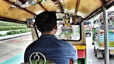 thailand_algemeen_tuk-tuk_chauffeur_w.jpg