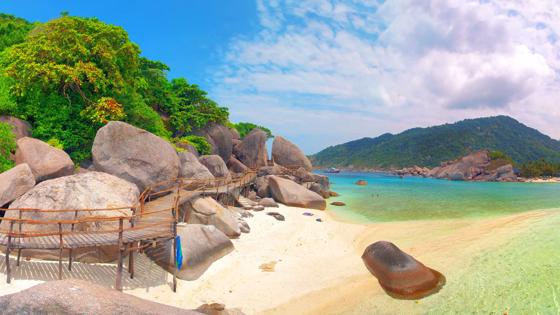 thailand_zuidoost-thailand_koh-tao_eiland_strand_rots_b