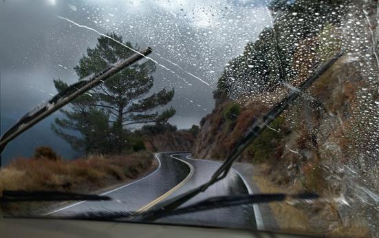 Noodweer in Portugese kustplaats Albufeira