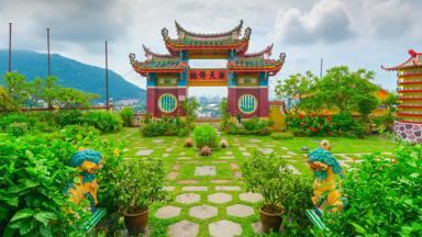 maleisie_penang_air-itam_kek-lok-si-temple_binnentuin_getty.jpg